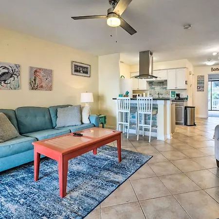 Coastal Condo With Pool Access - Steps To Beach